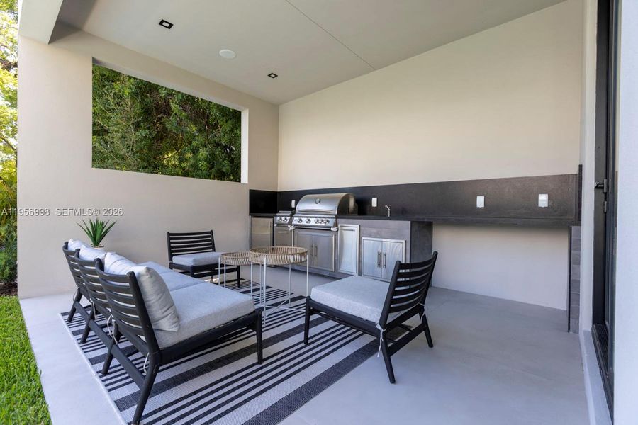Exterior details and patio area of a home in , Miami (Image 26).