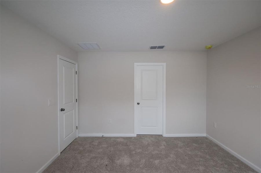 Spacious, unfurnished interior of a new home in Reeves Place, Orlando (Image 15).