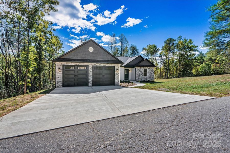 Focused Drive/Garage Entry View Focused Drive/Garage Entry View