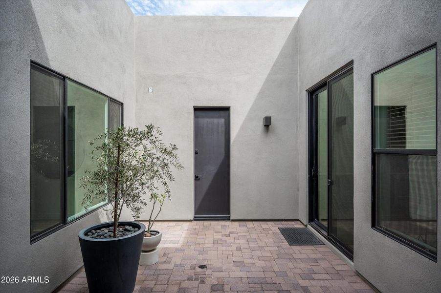 32-5724EMouraDr-32 32-5724EMouraDr-32