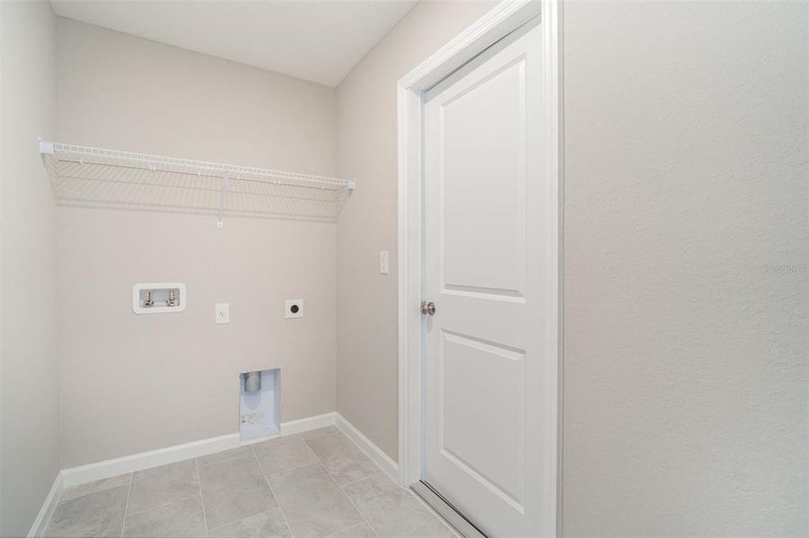 Spacious, unfurnished interior of a new home in , North Port (Image 23).