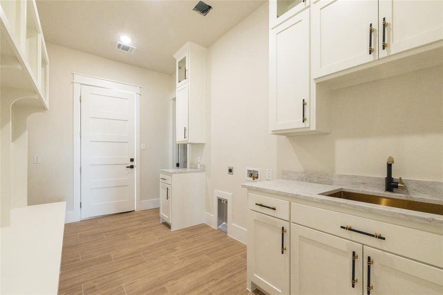 Furnished interior view inside a new home in , Granbury (Image 16).