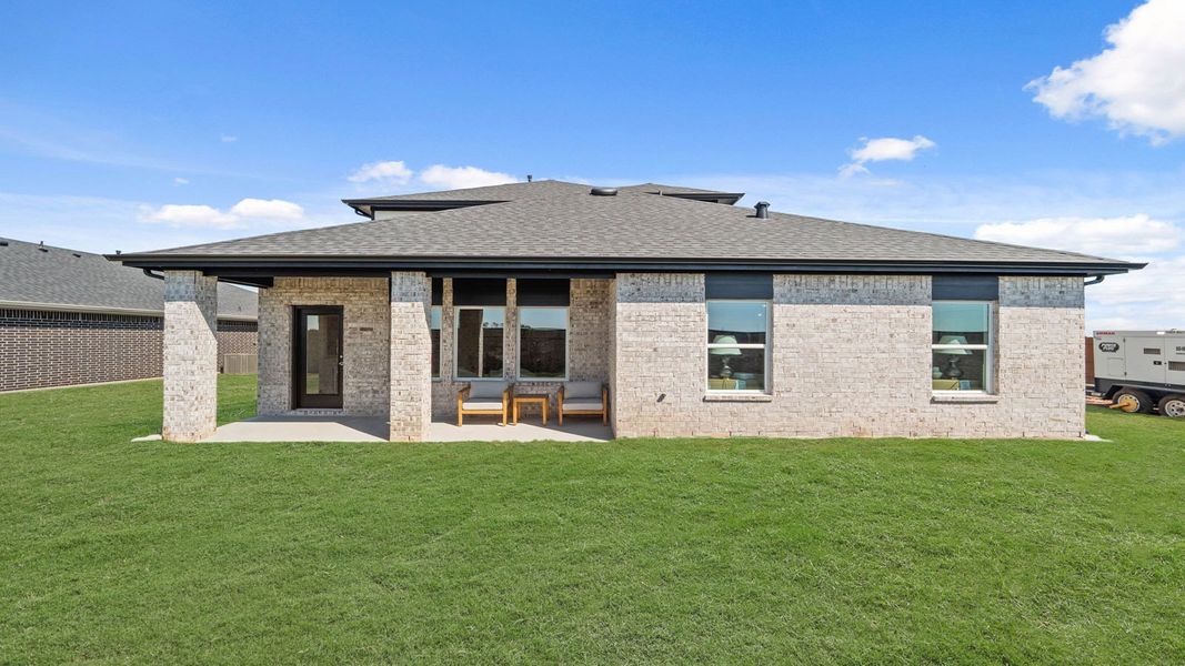 Representative exterior details of a home built from the Rosemont by D.R. Horton in Sunterra Lakes, Brookshire (Image 25).