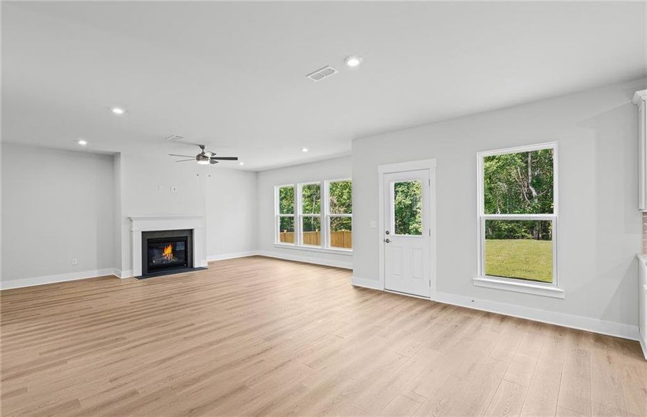 Spacious, unfurnished interior of a new home in Hunters Creek, Flowery Branch (Image 28).
