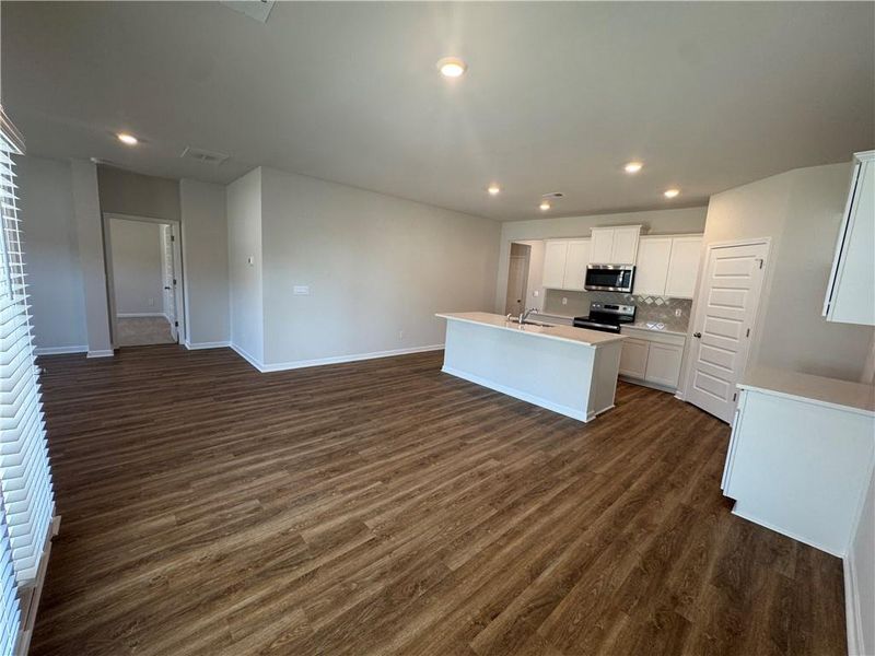 Spacious, unfurnished interior of a new home in Oakchase at Hampton, Hampton (Image 15).