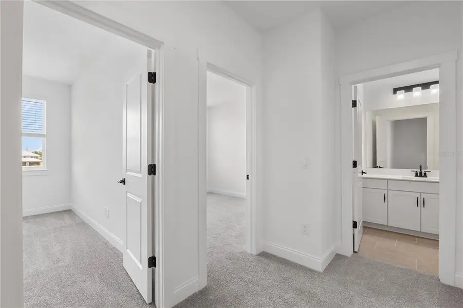 Spacious, unfurnished interior of a new home in Osprey Ranch, Winter Garden (Image 23).