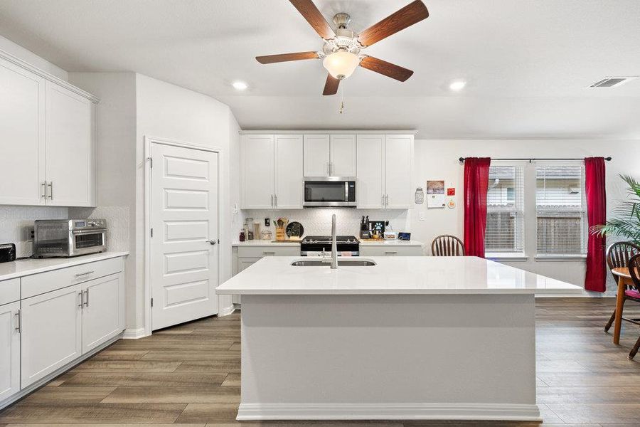 Furnished interior view inside a new home in Durango Farms - Boulevard Collection, Hutto (Image 27).