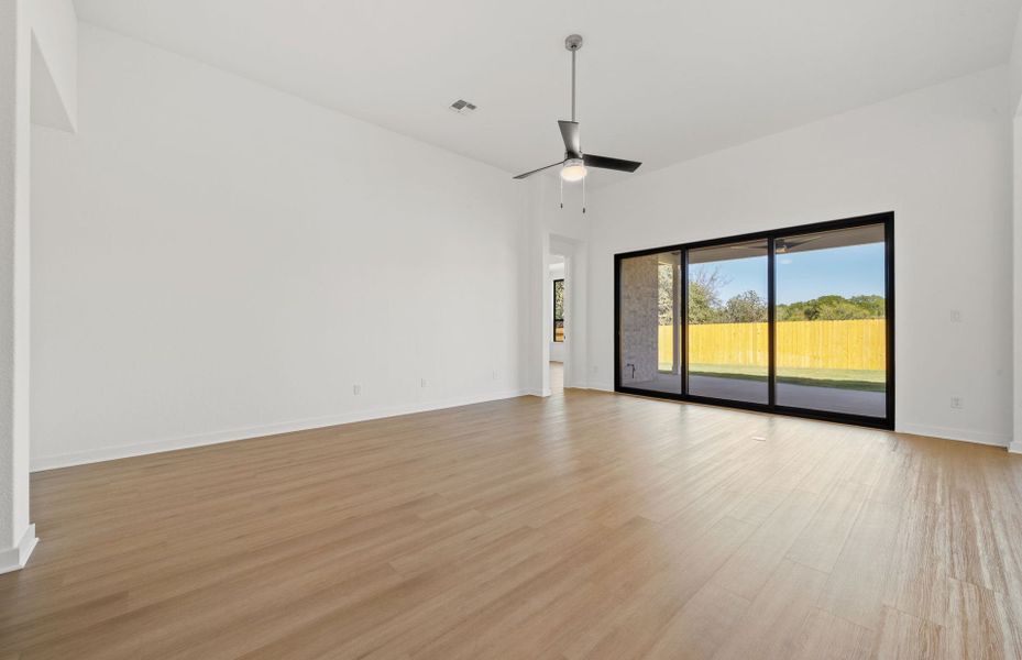 Spacious, unfurnished interior of a new home in 6 Creeks, Kyle (Image 30).