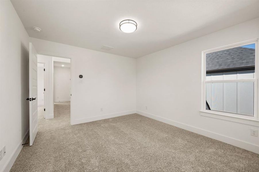 Spacious, unfurnished interior of a new home in The Resort on Eagle Mt. Lake, Fort Worth (Image 30).