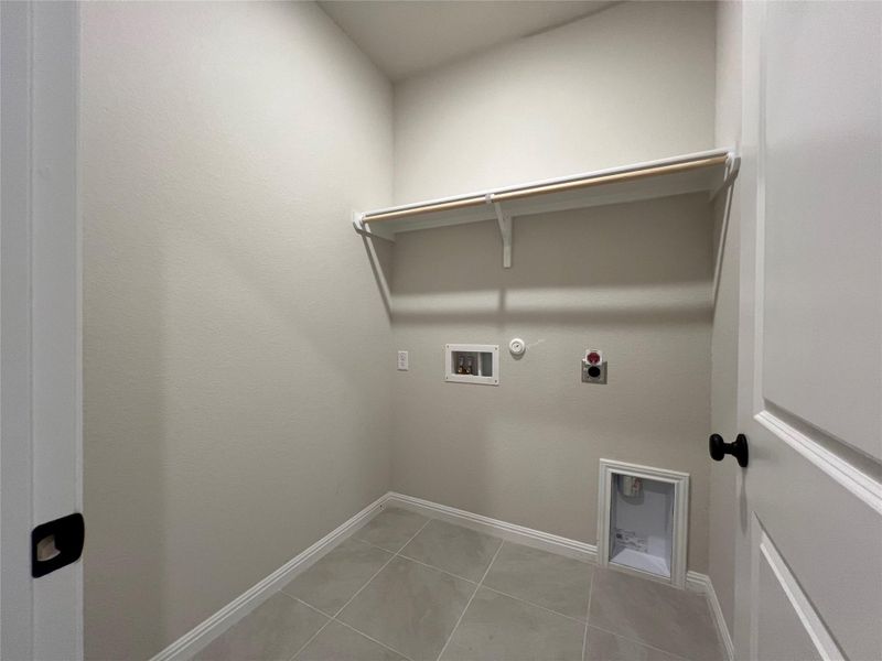 Spacious, unfurnished interior of a new home in Rolling Glen, Hutto (Image 30).