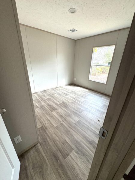 Spacious, unfurnished interior of a new home in , Bonneau (Image 3).