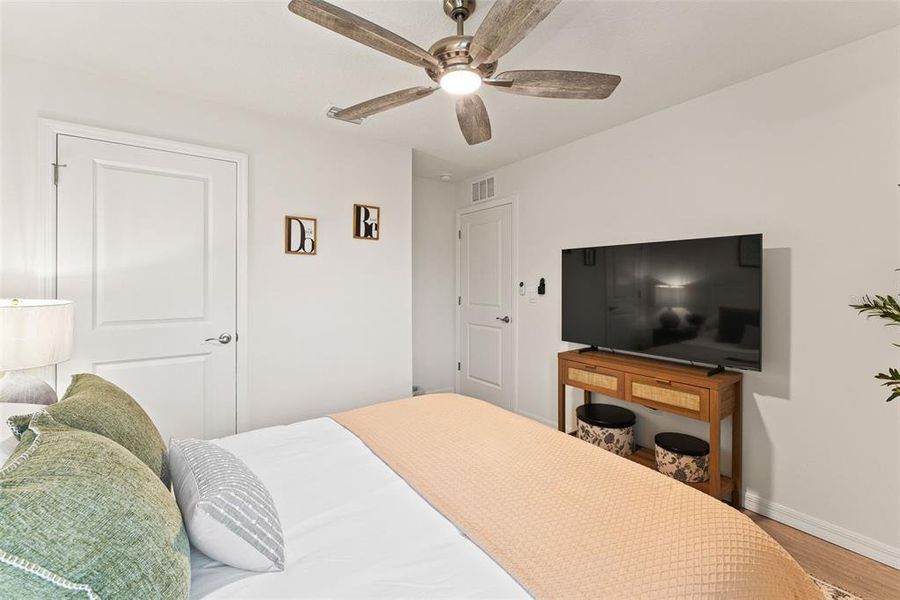 Furnished interior view inside a new home in , Spring Hill (Image 23).