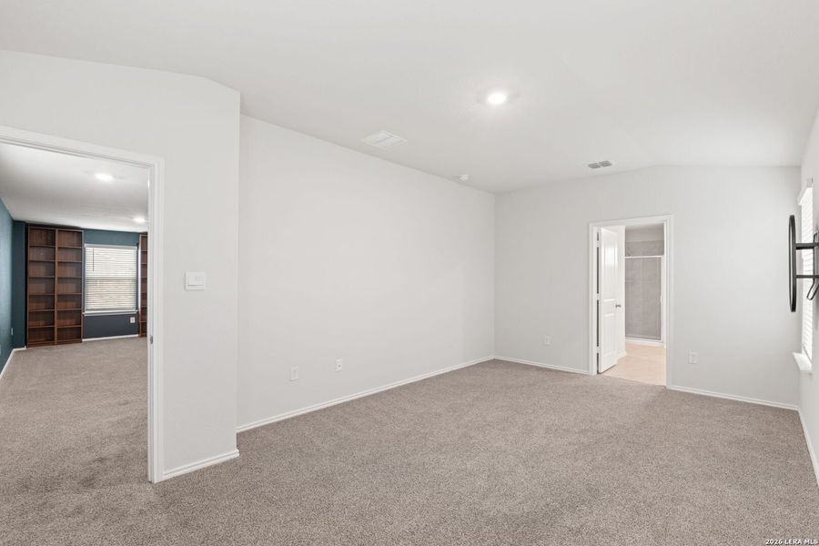 Spacious, unfurnished interior of a new home in Copper Canyon, Bulverde (Image 26).
