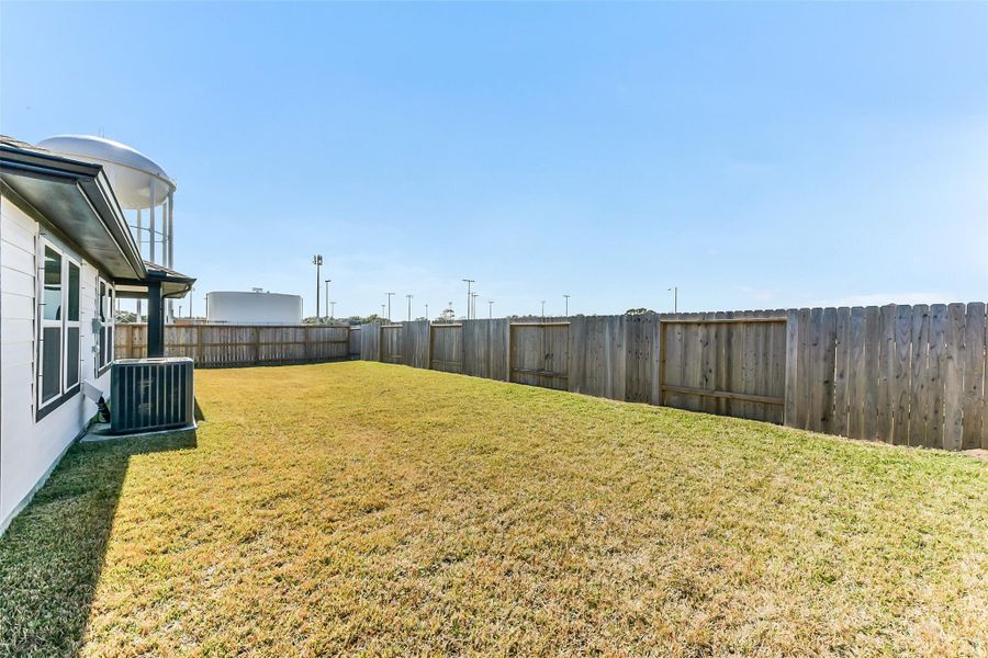 Exterior details and patio area of a home in Sunrise Cove, Texas City (Image 26).