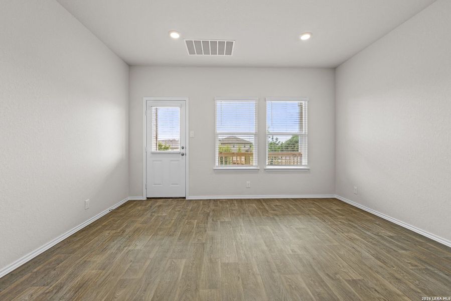 Spacious, unfurnished interior of a new home in Redbird Ranch, San Antonio (Image 21).