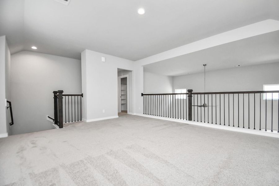 Spacious, unfurnished interior of a new home in Olympia Fields, Fresno (Image 43).