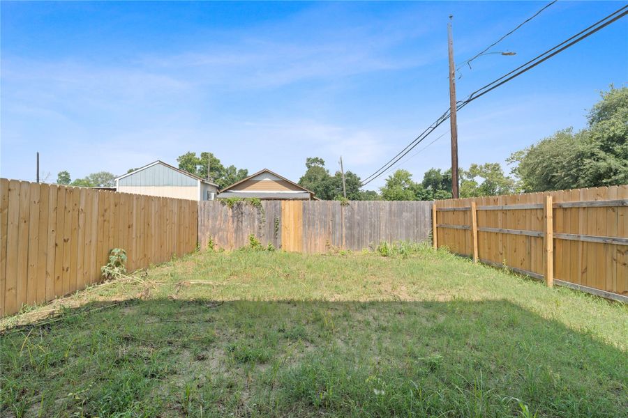 Exterior details and patio area of a home in , Houston (Image 27).
