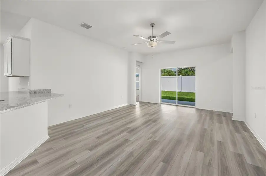 Spacious, unfurnished interior of a new home in Tula Parc, Astatula (Image 15). Spacious, unfurnished interior of a new home in Tula Parc, Astatula (Image 15).