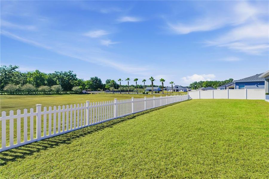 Exterior details and patio area of a home in Summercrest, Ocala (Image 23).