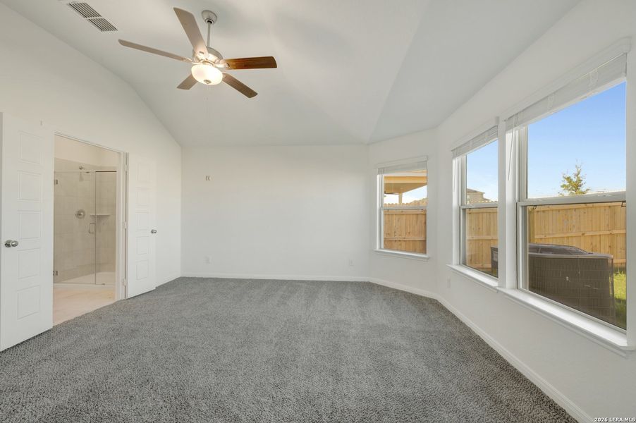 Spacious, unfurnished interior of a new home in Park Place, New Braunfels (Image 23).