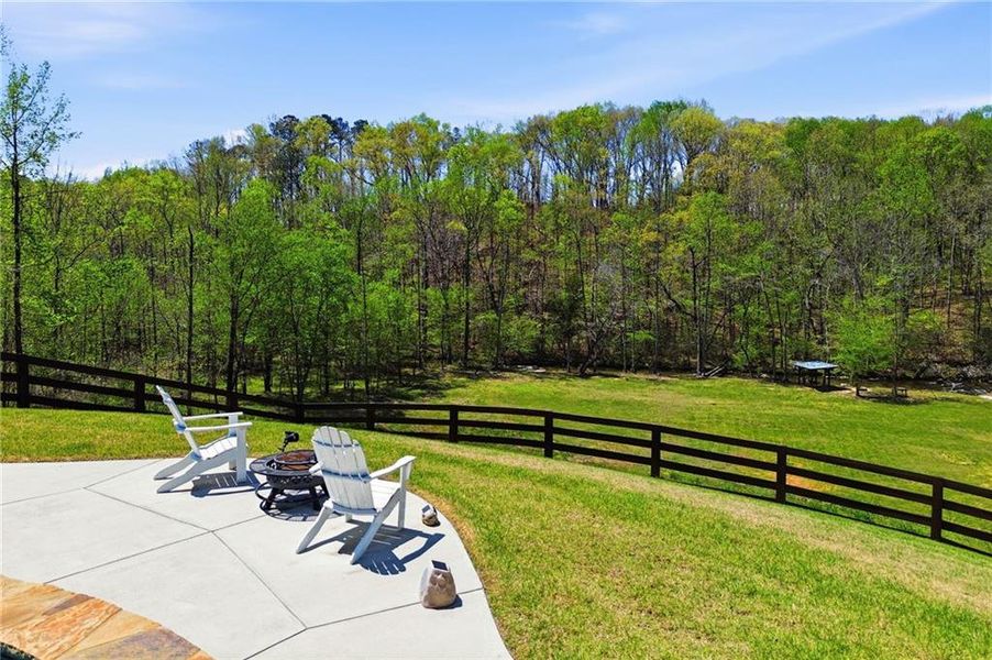 Community amenities in , Talking Rock (Image 63).