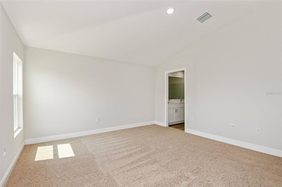 Spacious, unfurnished interior of a new home in Cherrywood Preserve, Ocala (Image 12).