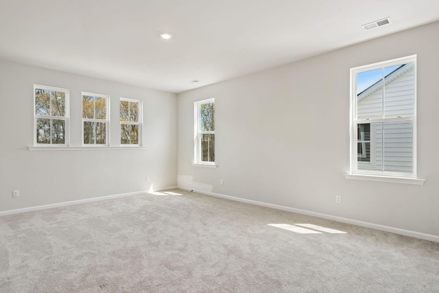 Spacious, unfurnished interior of a new home in Heron's Walk at Summers Corner, Summerville (Image 38).