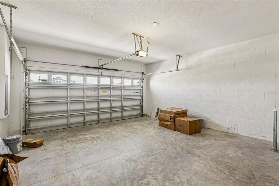 Spacious, unfurnished interior of a new home in Lagoon Residences at Epperson, Wesley Chapel (Image 32).