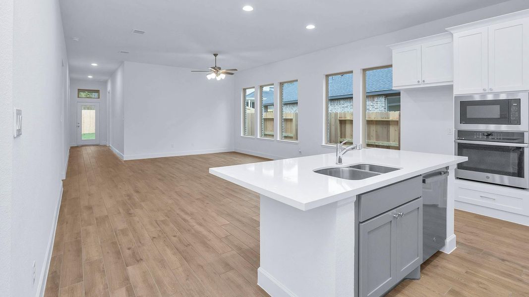 Furnished interior view inside a new home in Woodhavyn 40', Magnolia (Image 5).