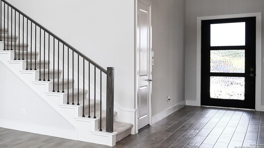 Spacious, unfurnished interior of a new home in Cibolo Valley Heights 65', Cibolo (Image 21).