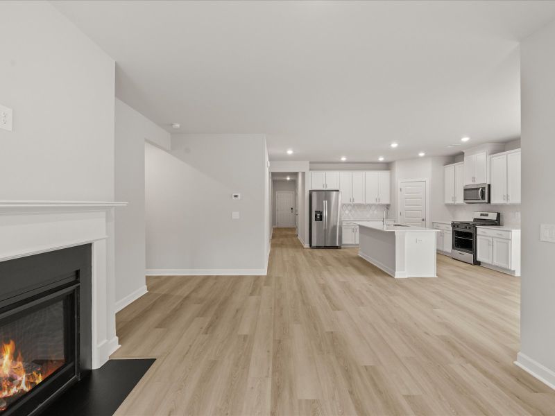 Spacious, unfurnished interior of a new home in Riverwood Farm, Piedmont (Image 10).