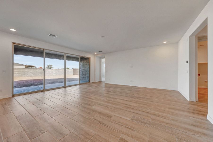 Spacious, unfurnished interior of a new home in Tierra Vistoso, Surprise (Image 10).