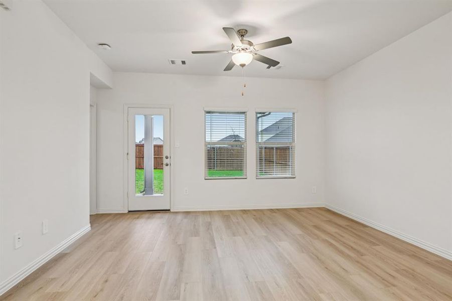 Spacious, unfurnished interior of a new home in Lakehaven - Spring Series, Farmersville (Image 23).