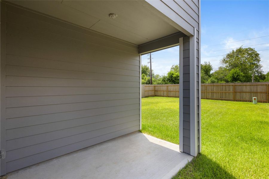 Exterior details and patio area of a home in Crosby Farms, Crosby (Image 1).
