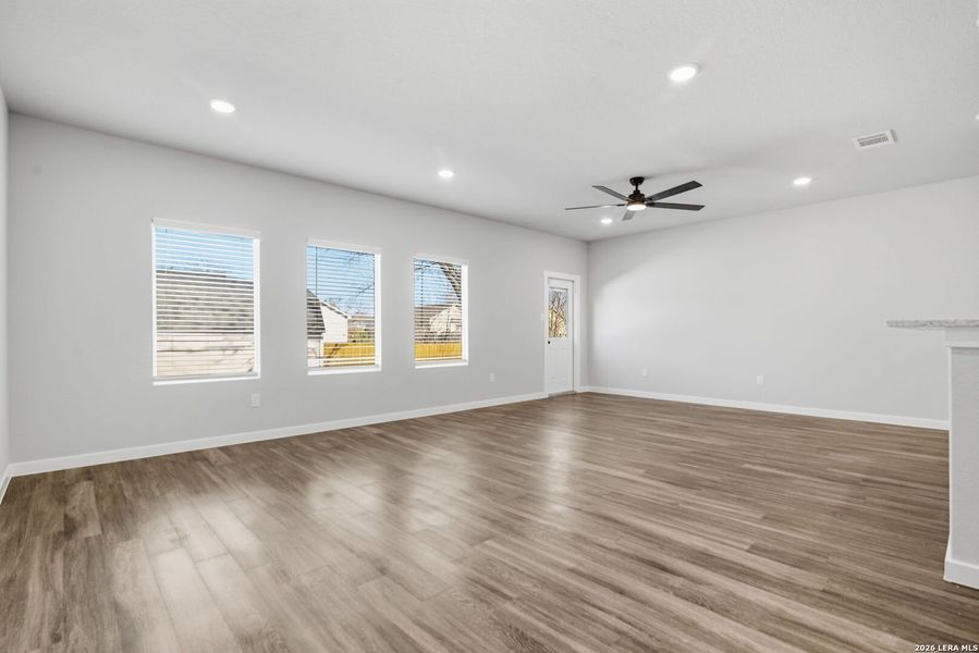 Spacious, unfurnished interior of a new home in , San Antonio (Image 15).