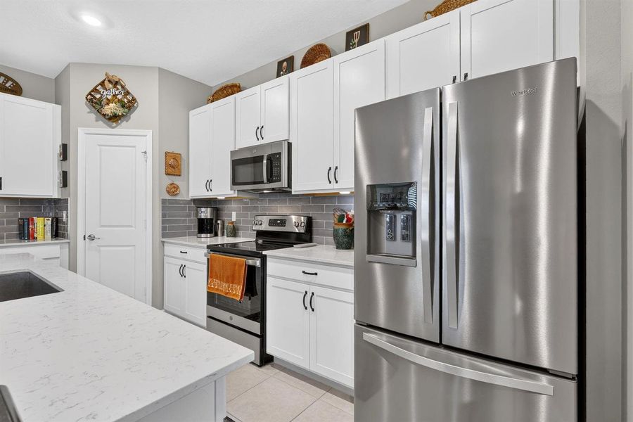 2048 UPGRADED APPLIANCES kitchen fridge 2048 UPGRADED APPLIANCES kitchen fridge