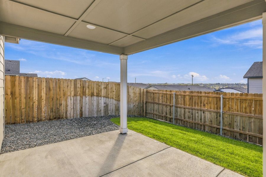Exterior details and patio area of a home in Upland Meadows, Hermiston (Image 3).