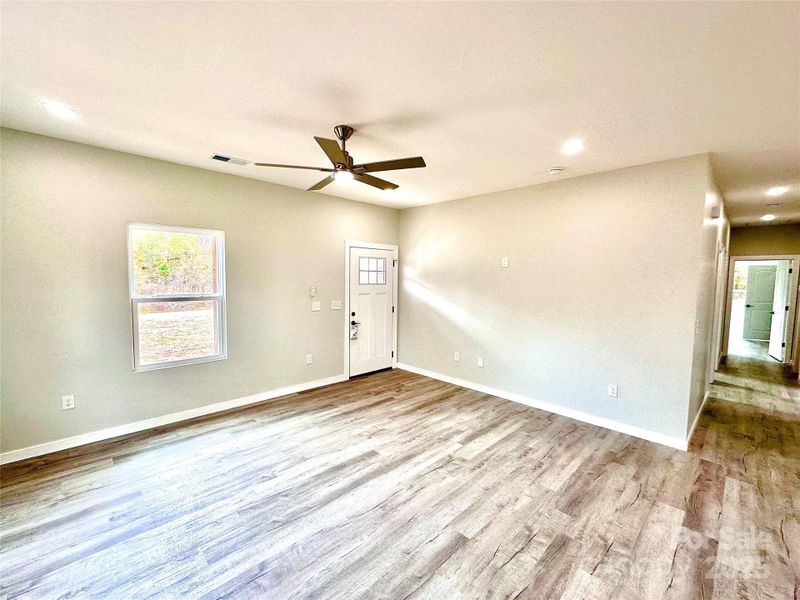 Spacious, unfurnished interior of a new home in , Jefferson (Image 12).