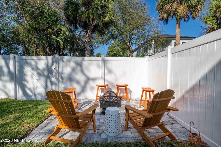 Exterior details and patio area of a home in , Jacksonville Beach (Image 31).