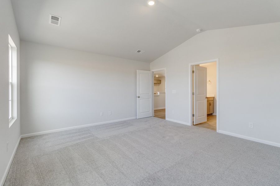 Spacious, unfurnished interior of a new home in Winston Point, Gilbert (Image 24).
