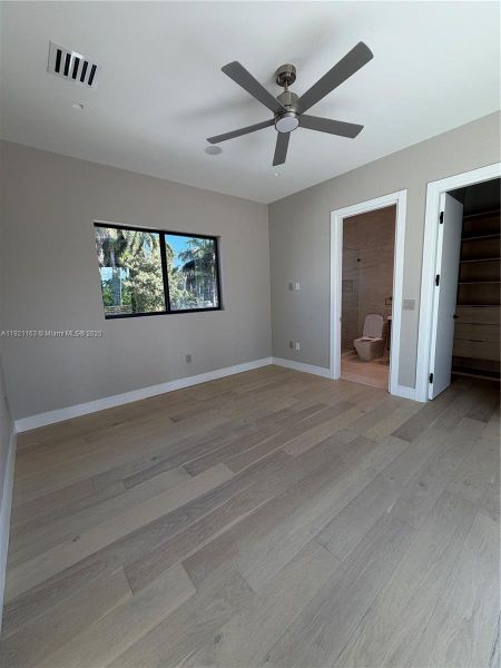 Spacious, unfurnished interior of a new home in , Hollywood (Image 45).