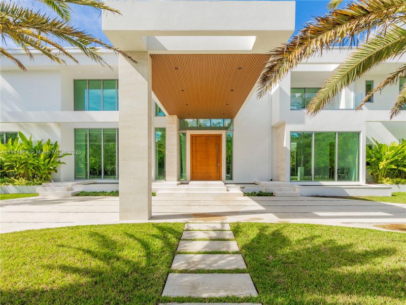 Exterior details and patio area of a home in , Pinecrest (Image 28).