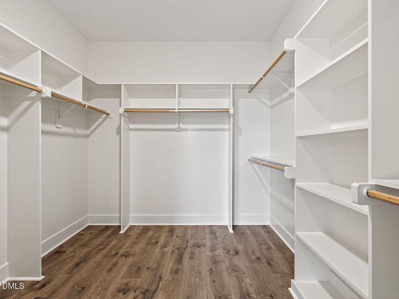 033-1280x960-closet