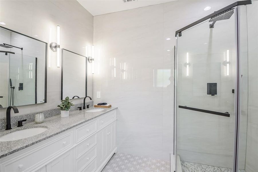 Furnished interior view inside a new home in , Dallas (Image 10).