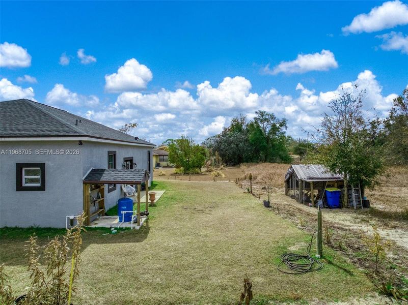 Exterior details and patio area of a home in , Avon Park (Image 3).