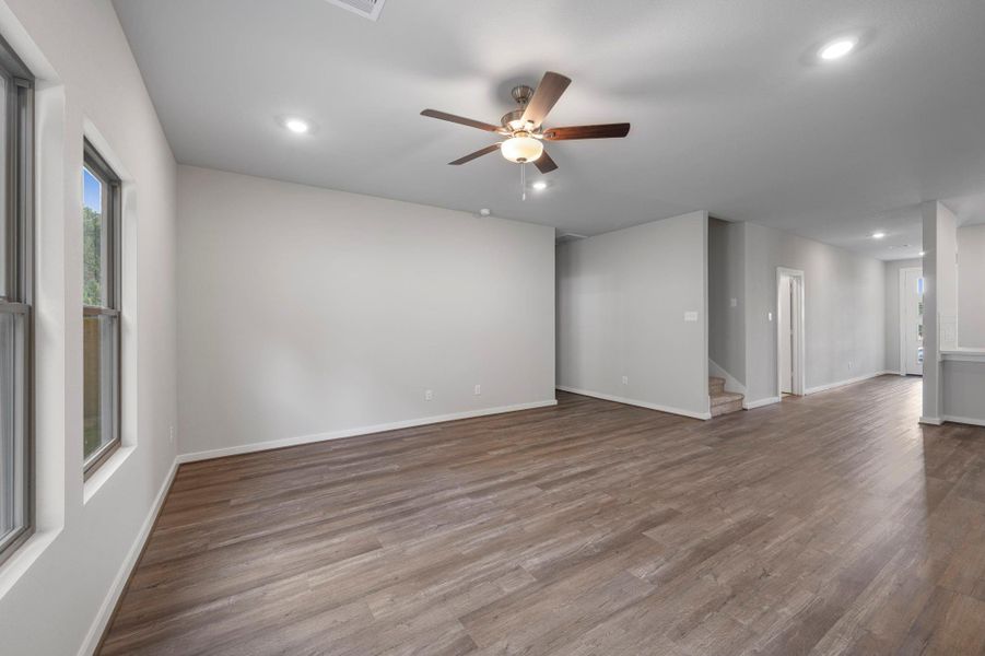 Spacious, unfurnished interior of a new home in Westridge Cove, Conroe (Image 21).