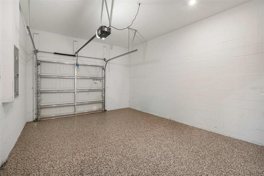 Spacious, unfurnished interior of a new home in , Tampa (Image 15).