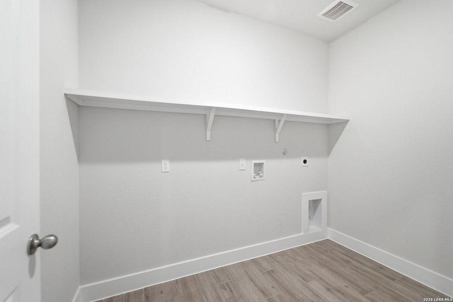 Spacious, unfurnished interior of a new home in Morgan Meadows, San Antonio (Image 25).