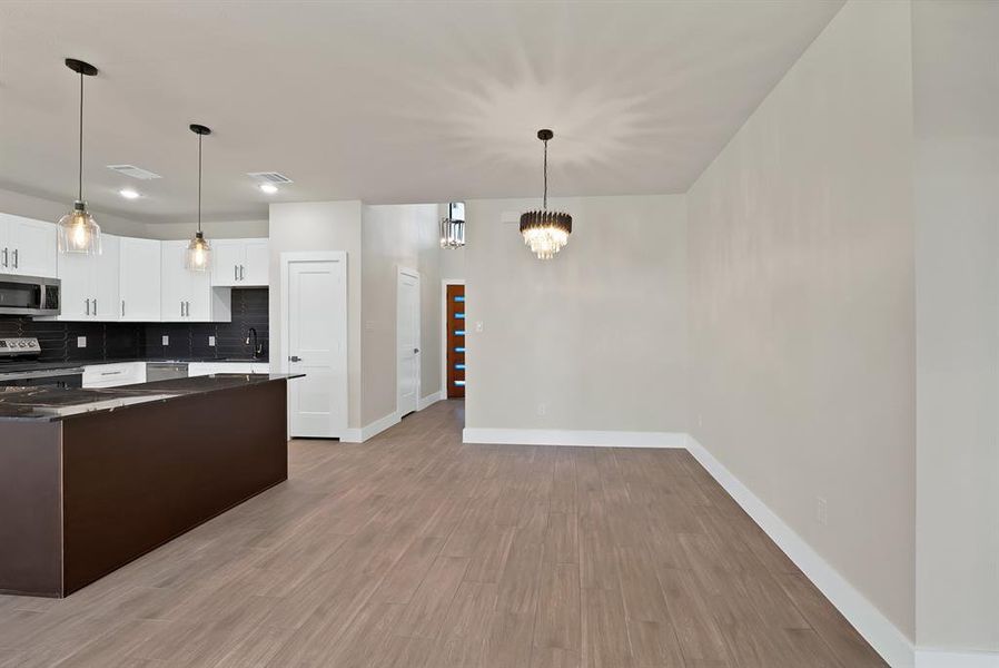 Spacious, unfurnished interior of a new home in , Granbury (Image 14). Spacious, unfurnished interior of a new home in , Granbury (Image 14).
