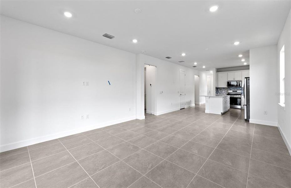 Spacious, unfurnished interior of a new home in Talon Preserve on Palmer Ranch, Nokomis (Image 22).